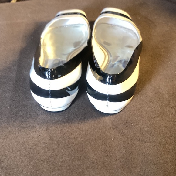 Vince Camuto  black and white shoes - Picture 2 of 5